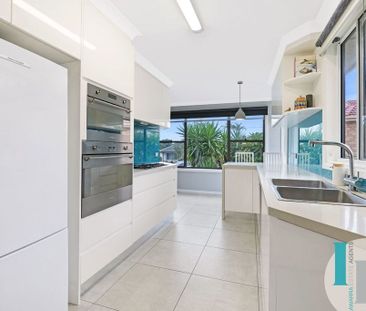 Stylish Family Living with Exceptional Entertaining Features - Photo 4