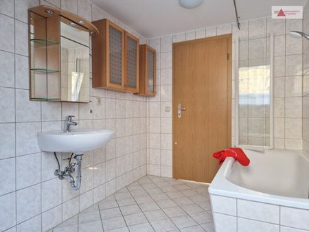 Geräumige 2-Raum-Dachgeschosswohnung mit Stellplatz - Foto 5