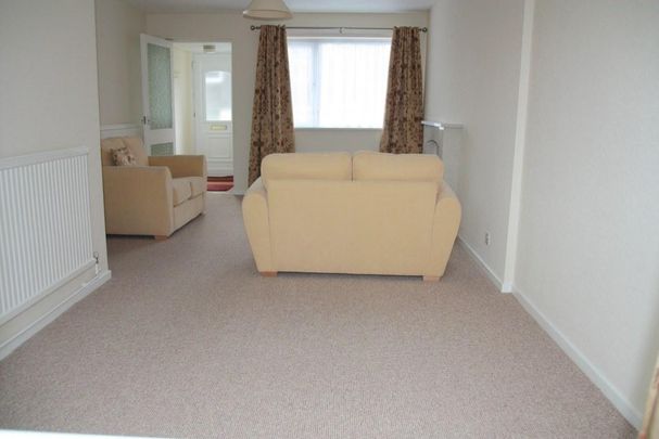 3 bedroom semi-detached house to rent - Photo 1