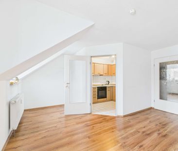 Helle 2-Raum Dachgeschosswohnung mit Balkon in Rodewisch, Steinberg... - Photo 1