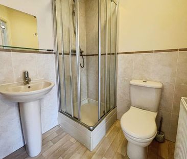 4 bedroom semi-detached house to rent - Photo 2