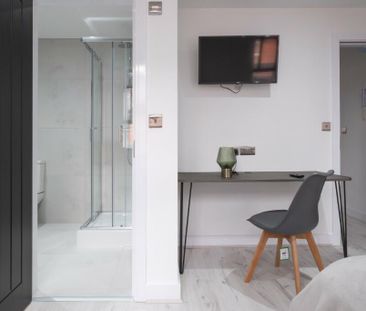 6 bedroom house to rent - Photo 1