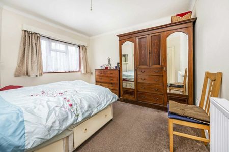 Courthouse Road, N12, London - Photo 2