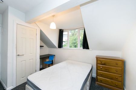 St Michaels Lane, Headingley, Leeds - Photo 4