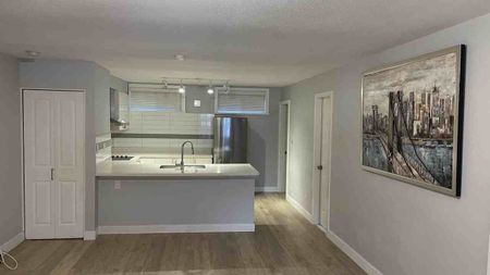 1422 Foster Avenue apartment — Coquitlam, BC (2-Bedroom) - 2 Bedroom - Photo 3