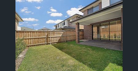 Four bedrooms townhouse with excellent lifestyle convenience - Photo 3