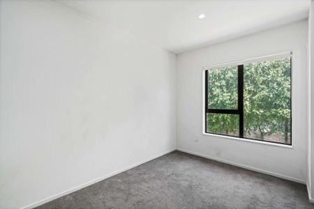 Four Bedroom Townhouse - Photo 4