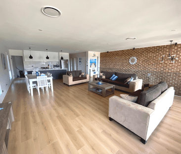 Long Beach Lifestyle - Photo 2