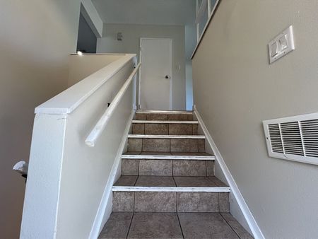 7714 34 Avenue Northwest, Calgary - Photo 2