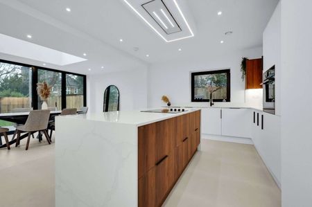 Stunning semi-detached new home in development of just three contemporary houses. - Photo 5