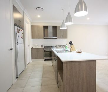 Beautiful Spacious Home - Photo 3