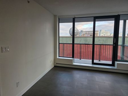 Spacious Open Layout in Gastown! 1 Bed/1 Bath avail December 1st - Photo 3