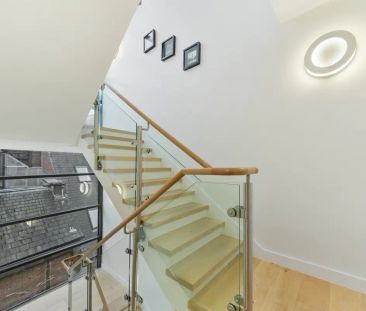 3 bedroom flat in London - Photo 3