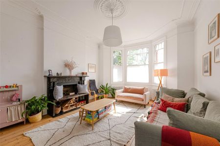 4 bedroom semi-detached house to rent - Photo 4