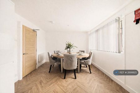 5 bedroom terraced house to rent - Photo 3
