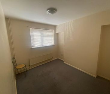 Available 1 Bed Flat - Ground Floor - Photo 6