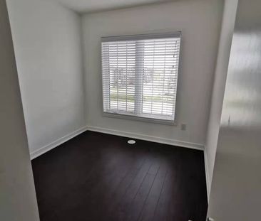 For Lease - 209 Harding Park Street, Newmarket, Ontario - Photo 6