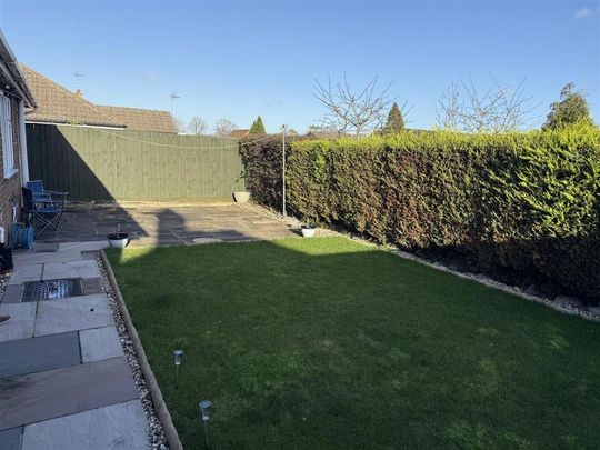 2 bedroom bungalow to rent - Photo 1