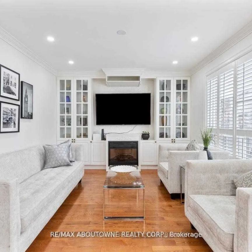 Detached Home For Lease | W9245835 - Photo 1