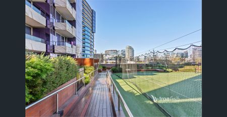 Stunning Luxurious One Bedroom Waterfront Apartment - Photo 3