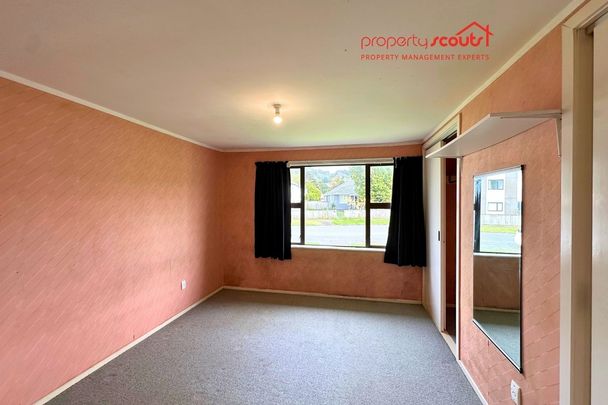 Tidy 3-Bedroom Home with Double Garage – Central Taita - Photo 1