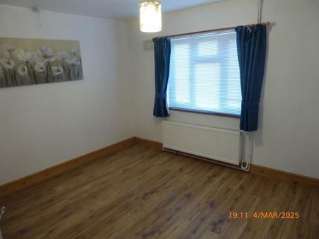 2 bedroom semi-detached bungalow to rent - Photo 2