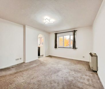 Chafford Hundred, Grays, RM16 - Photo 1