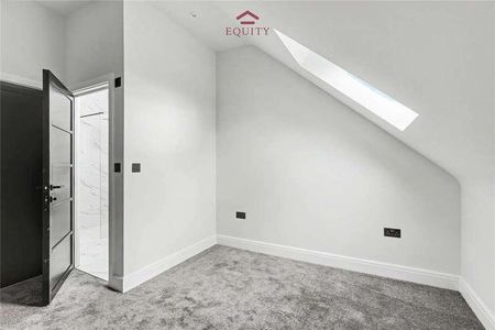 Bullsmoor Lane, Enfield, EN3 - Photo 2