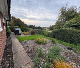 Monthly Rental Of £1,250 exclusive of all services and council tax - Photo 5