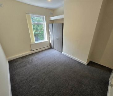 Price £1,000 pcm - Available Now - Unfurnished - Photo 3