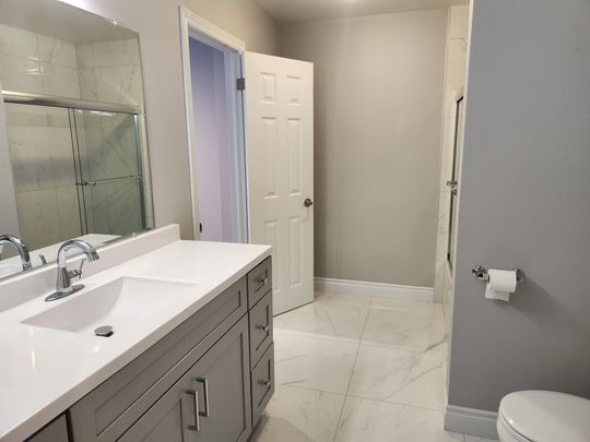 For Lease - 7 Poplar Crescent, Aurora, Ontario - Photo 1