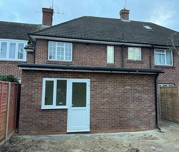 Charles Road, Staines-Upon-Thames TW18, London - Photo 2