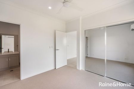 Modern Three-Bedroom Home in a Prime Location - Photo 5