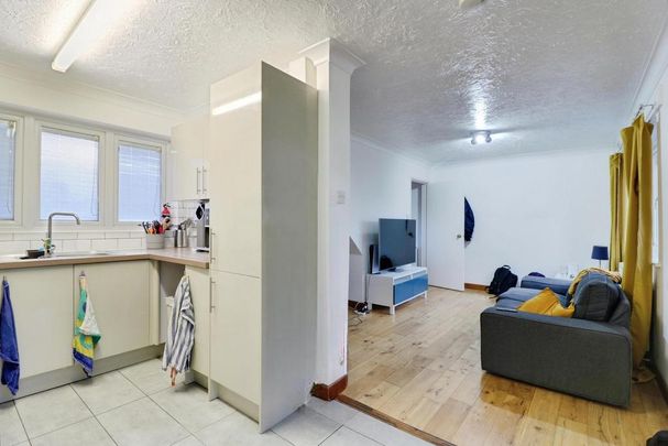 2 bedroom end of terrace house to rent - Photo 1