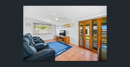 FAMILY LIVING IN THE HEART OF TOWN - Photo 2