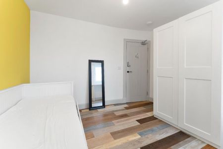 4 bedroom flat to rent - Photo 3