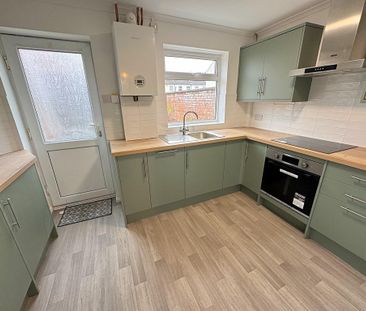 2 bedroom end of terrace house to rent - Photo 5