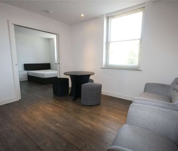 One bedroom furnished student apartment close to the river Cam - Photo 2