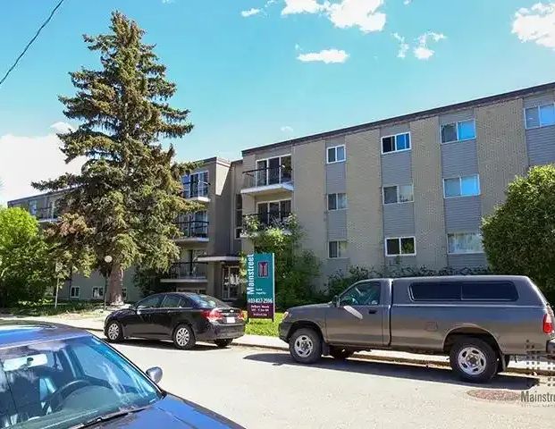 Delburn House | 1419 17 Avenue NW, Calgary - Photo 1