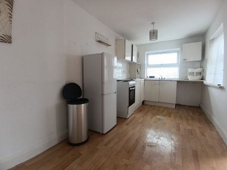 2 Bed Flat, London, E15 - Photo 4
