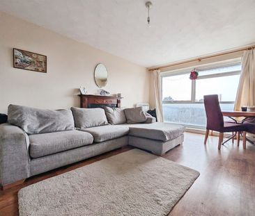 Lawson Court, Sydney Road, SO15 - Photo 2