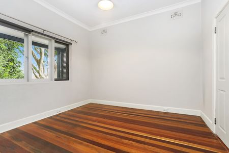 31 Figtree Avenue, Randwick - Photo 2