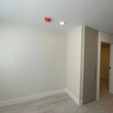 Duplex at W 57th 2 br 1bath separate entrance - Photo 4