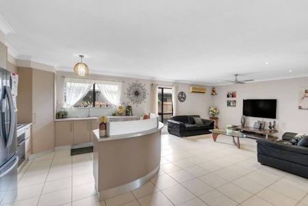 SENSATIONAL LIVING SPACE....SIZE & QUALITY - Photo 2