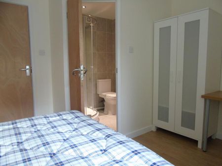 5 bedroom semi-detached house to rent - Photo 2