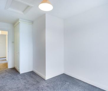 2 bedroom Flat To Let - Photo 3
