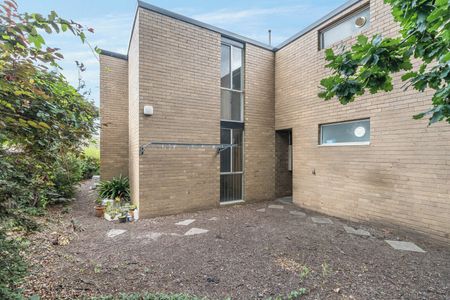 Stylish, Newly Updated Apartment Close to the Heart of Geelong - Photo 2