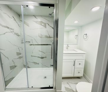 For Lease - 802 Greenfield Crescent, Newmarket, Ontario - Photo 3