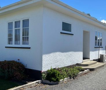 Low maintenance, close to town - Photo 2