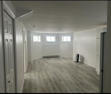 Bachelor à louer chauffé/ éclairé/ internet comprise - Photo 1